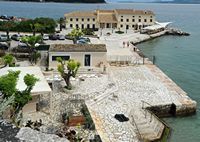 La ville de Corfou. Le port de Faliraki. Cliquer pour agrandir l'image dans Adobe Stock (nouvel onglet).