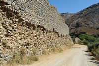 La ville d'Évangélismos en Crète. L'aqueduc de Lyttos à Tichos endommagé par le séisme du 27 septembre 2021. Cliquer pour agrandir l'image dans Adobe Stock (nouvel onglet).