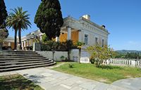L’Achilleion, le palais de Sissi à Corfou. Le jardin de l'Achille mourant. Cliquer pour agrandir l'image dans Adobe Stock (nouvel onglet).