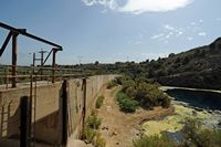 La ville de Gazi en Crète. Le barrage de la source de l'Almyros. Cliquer pour agrandir l'image dans Adobe Stock (nouvel onglet).