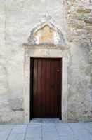 La ville de Gazi en Crète. Porte du palais Modino à Rodia. Cliquer pour agrandir l'image dans Adobe Stock (nouvel onglet).