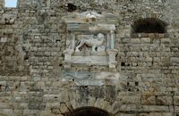 Les fortifications d’Héraklion en Crète. Bas-relief de Saint-Marc de la façade nord-est de la forteresse. Cliquer pour agrandir l'image dans Adobe Stock (nouvel onglet).