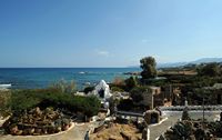 La ville d’Hersonissos en Crète. Massif de plantes aromatiques de l'écomusée Lychnostatis. Cliquer pour agrandir l'image dans Adobe Stock (nouvel onglet).