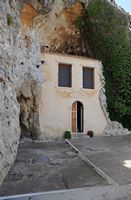 La côte nord de la commune d’Iérapétra en Crète. Le monastère de Moni Fanéroméni. Cliquer pour agrandir l'image dans Adobe Stock (nouvel onglet).