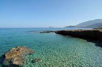 La côte nord de la commune d’Iérapétra en Crète. Les ruines du port antique de Gournia. Cliquer pour agrandir l'image dans Adobe Stock (nouvel onglet).