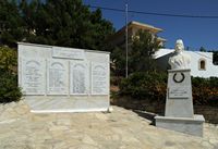 La côte sud de la commune d’Iérapétra en Crète. Monument aux morts d'Anatoli. Cliquer pour agrandir l'image dans Adobe Stock (nouvel onglet).