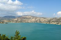 La ville d’Iérapétra en Crète. Le barrage de Bramiana. Cliquer pour agrandir l'image dans Adobe Stock (nouvel onglet).