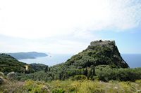 La ville de Lákones à Corfou. Le château d'Angelokastro. Cliquer pour agrandir l'image dans Adobe Stock (nouvel onglet).