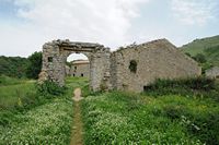 La ville de Nymfes sur l’île de Corfou. Le village du Vieux-Périthia. Cliquer pour agrandir l'image dans Adobe Stock (nouvel onglet).