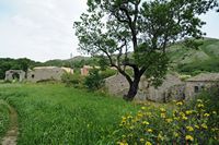 La ville de Nymfes sur l’île de Corfou. Le village du Vieux-Périthia. Cliquer pour agrandir l'image dans Adobe Stock (nouvel onglet).