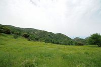La ville de Nymfes sur l’île de Corfou. Le massif du Pantokrator vu depuis le village du Vieux-Périthia. Cliquer pour agrandir l'image dans Adobe Stock (nouvel onglet).