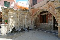 La vieille ville de Réthymnon en Crète. La fontaine de Rimondi. Cliquer pour agrandir l'image dans Adobe Stock (nouvel onglet).