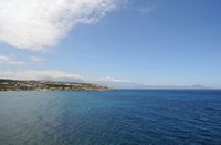 La ville de Réthymnon en Crète. Le cap Saint-Jean et le golfe de l'Almyros vus depuis la forteresse. Cliquer pour agrandir l'image dans Adobe Stock (nouvel onglet).