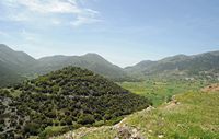 La ville de Sfakia en Crète. Tour de guet ottomane sur le plateau d'Askyfou. Cliquer pour agrandir l'image dans Adobe Stock (nouvel onglet).