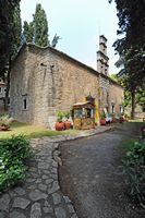 Le plateau du Lassithi en Crète. Le monastère de Vidiani. Cliquer pour agrandir l'image dans Adobe Stock (nouvel onglet).