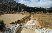 Le plateau du Lassithi en Crète. Amélioration du drainage du plateau. Cliquer pour agrandir l'image dans Adobe Stock (nouvel onglet).