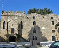 Place Argyrokastrou à Rhodes. Cliquer pour agrandir l'image.