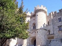 Porte du palais des Grands Maîtres à Rhodes. Cliquer pour agrandir l'image.