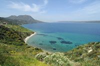 La province de La Canée en Crète. La rade de Souda vue depuis Kalami. Cliquer pour agrandir l'image.
