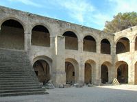 Arcades de l'Hôpital des Chevaliers à Rhodes. Cliquer pour agrandir l'image.