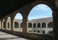 Arcades de l'Hôpital des Chevaliers à Rhodes. Cliquer pour agrandir l'image.