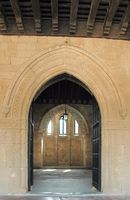 Porte de la salle des malades de l'Hôpital des Chevaliers à Rhodes. Cliquer pour agrandir l'image.