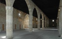 Grande salle des malades de l'Hôpital des Chevaliers à Rhodes. Cliquer pour agrandir l'image.