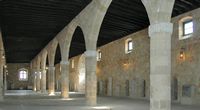 Grande salle des malades de l'Hôpital des Chevaliers à Rhodes. Cliquer pour agrandir l'image.
