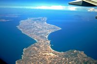 L'île de Kos vue d'avion (auteur Karelj). Cliquer pour agrandir l'image.