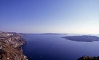L'île de Santorin. Vue à partir de Fira. Cliquer pour agrandir l'image.