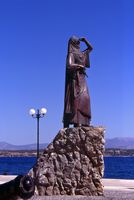 L'île de Spétses en Grèce. La statue de la Bouboulina. Cliquer pour agrandir l'image.
