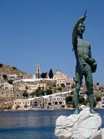 L’île de Symi en mer Égée. Le port de Gialos. Cliquer pour agrandir l'image.
