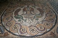 Mosaïque de la Méduse du palais des Grands Maîtres à Rhodes. Cliquer pour agrandir l'image.
