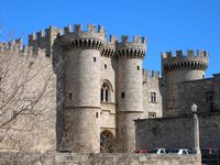 Porte principale du palais des Grands Maîtres à Rhodes. Cliquer pour agrandir l'image.
