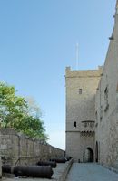 Entrée secondaire du palais des Grands Maîtres à Rhodes. Cliquer pour agrandir l'image.