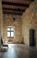 Salle du palais des Grands Maîtres à Rhodes. Cliquer pour agrandir l'image.