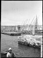 Le port de commerce de Rhodes vers 1911. Cliquer pour agrandir l'image.