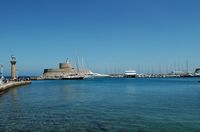 Le port de Mandraki à Rhodes. Cliquer pour agrandir l'image.