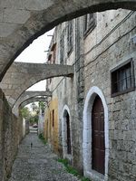 Rue Omirou à Rhodes. Cliquer pour agrandir l'image.