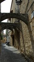 Rue Saint Fanouriou à Rhodes. Cliquer pour agrandir l'image.