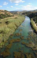 Géographie de l’île de Crète. L'estuaire du fleuve Géropotamos près de Panormos. Cliquer pour agrandir l'image.