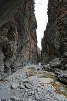 Géographie de l’île de Crète. Le défilé des Portes de Fer dans les gorges de Samaria. Cliquer pour agrandir l'image.