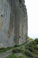 Géologie de l’île de Crète. Falaise de calcaire de Tripoli à Plakias. Cliquer pour agrandir l'image.