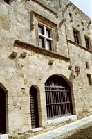 La rue des Chevaliers à Rhodes. Cliquer pour agrandir l'image. La rue des Chevaliers à Rhodes. Cliquer pour agrandir l'image.