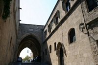 La rue des Chevaliers à Rhodes. Loge Saint-Jean. Cliquer pour agrandir l'image.