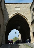 La rue des Chevaliers à Rhodes. La loge Saint-Jean. Cliquer pour agrandir l'image.