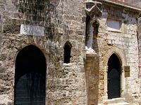 La rue des Chevaliers à Rhodes. Chapelle de France. Cliquer pour agrandir l'image.