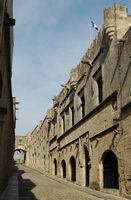 La rue des Chevaliers à Rhodes. Cliquer pour agrandir l'image.