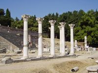 Die korinthischen Tempel des Apollo an der Asklepieion Kos (Autor Tedmek). Klicken, um das Bild zu vergrößern.