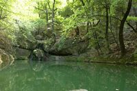 Retenue d'eau du vallon des papillons à Rhodes. Cliquer pour agrandir l'image.